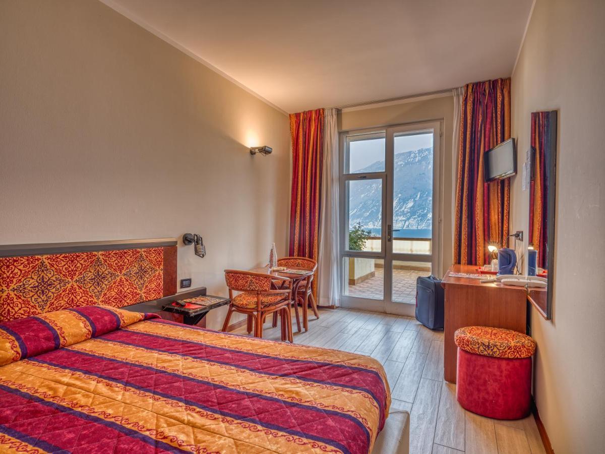 Hotel Cristina Limone sul Garda Exterior photo