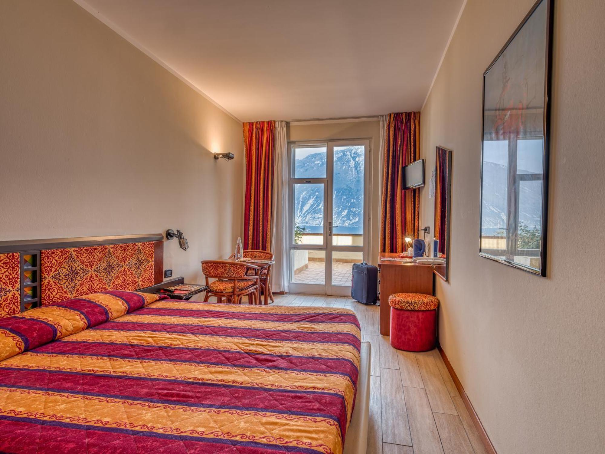 Hotel Cristina Limone sul Garda Exterior photo