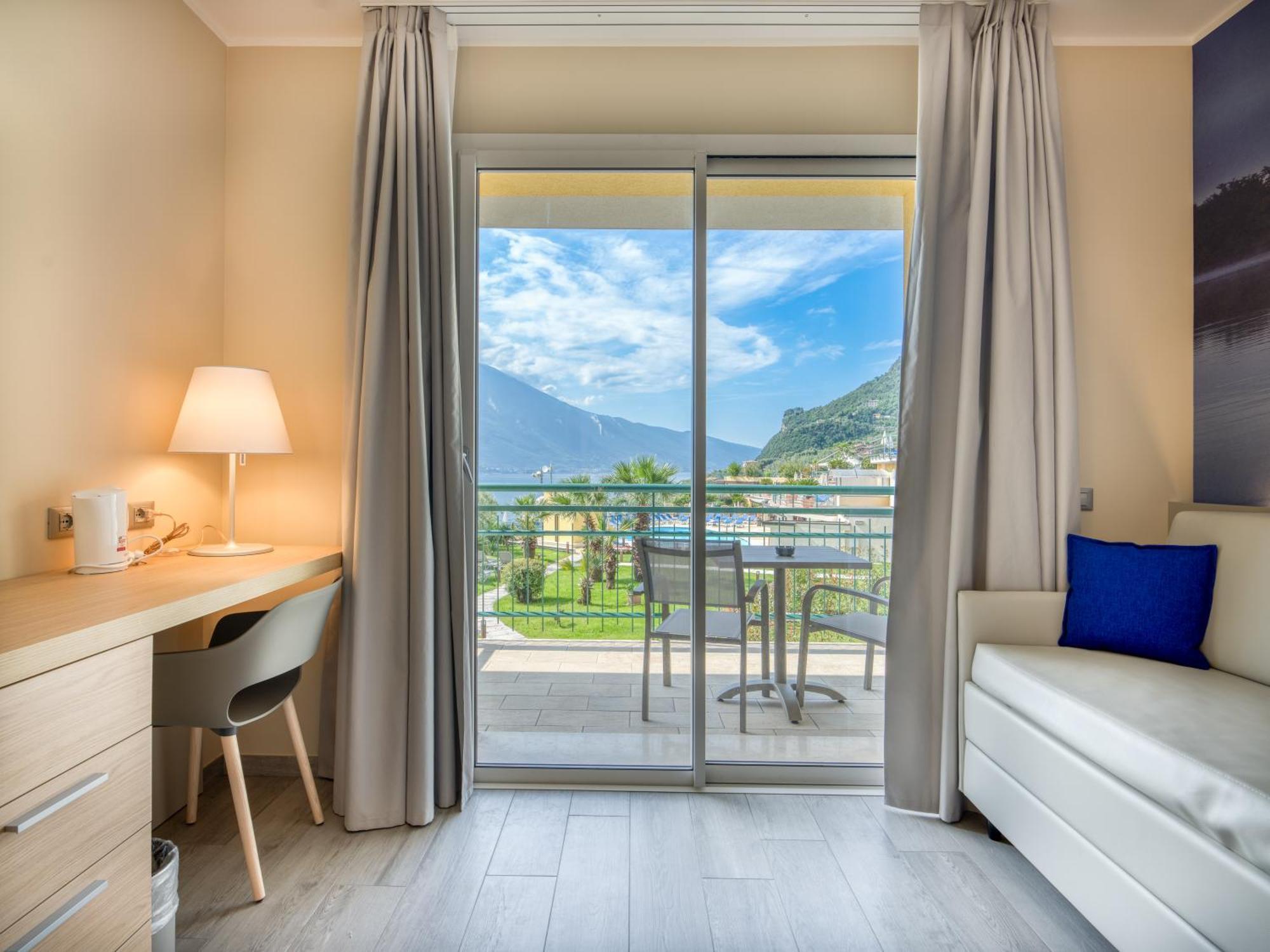 Hotel Cristina Limone sul Garda Exterior photo