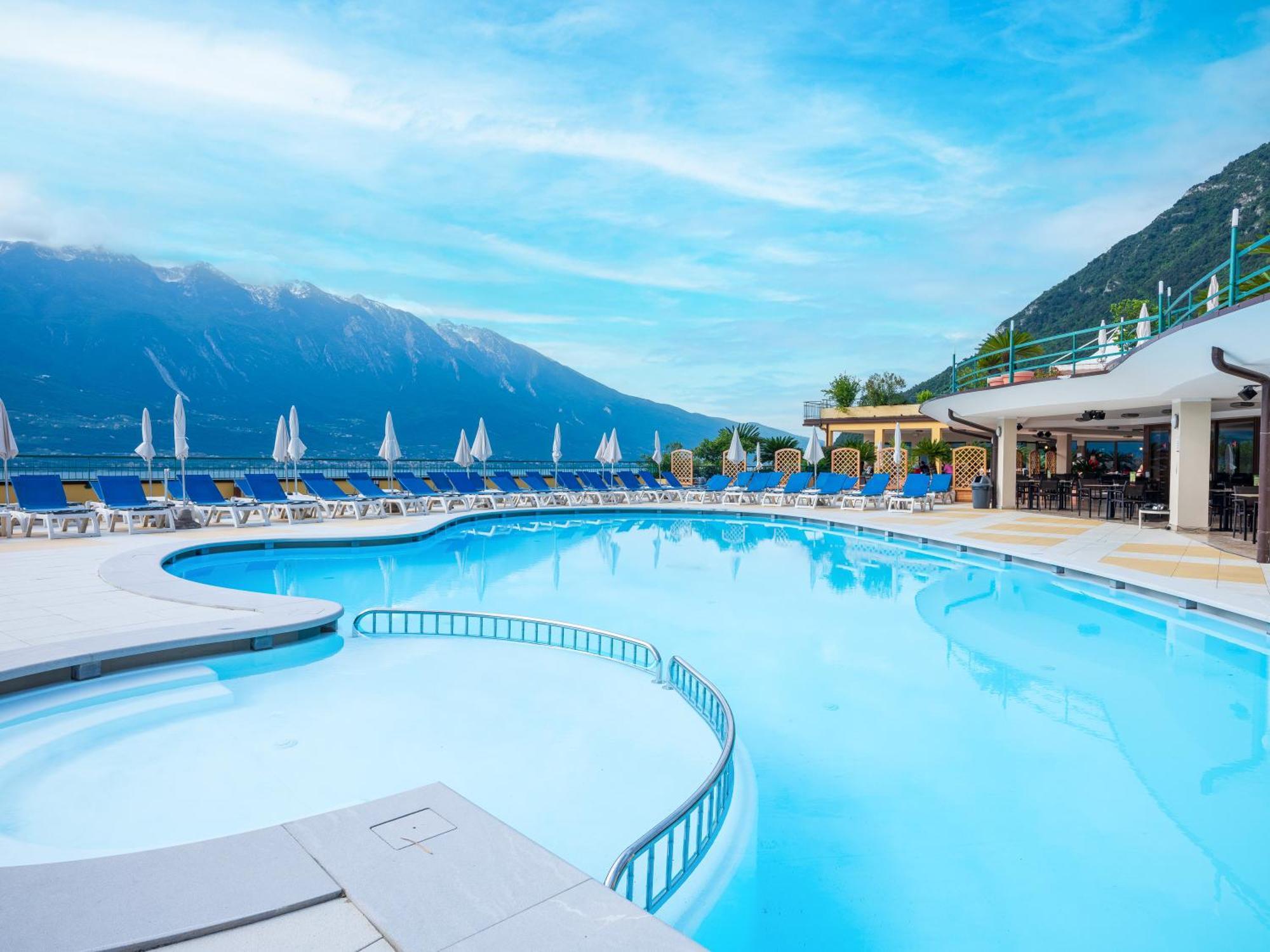 Hotel Cristina Limone sul Garda Exterior photo