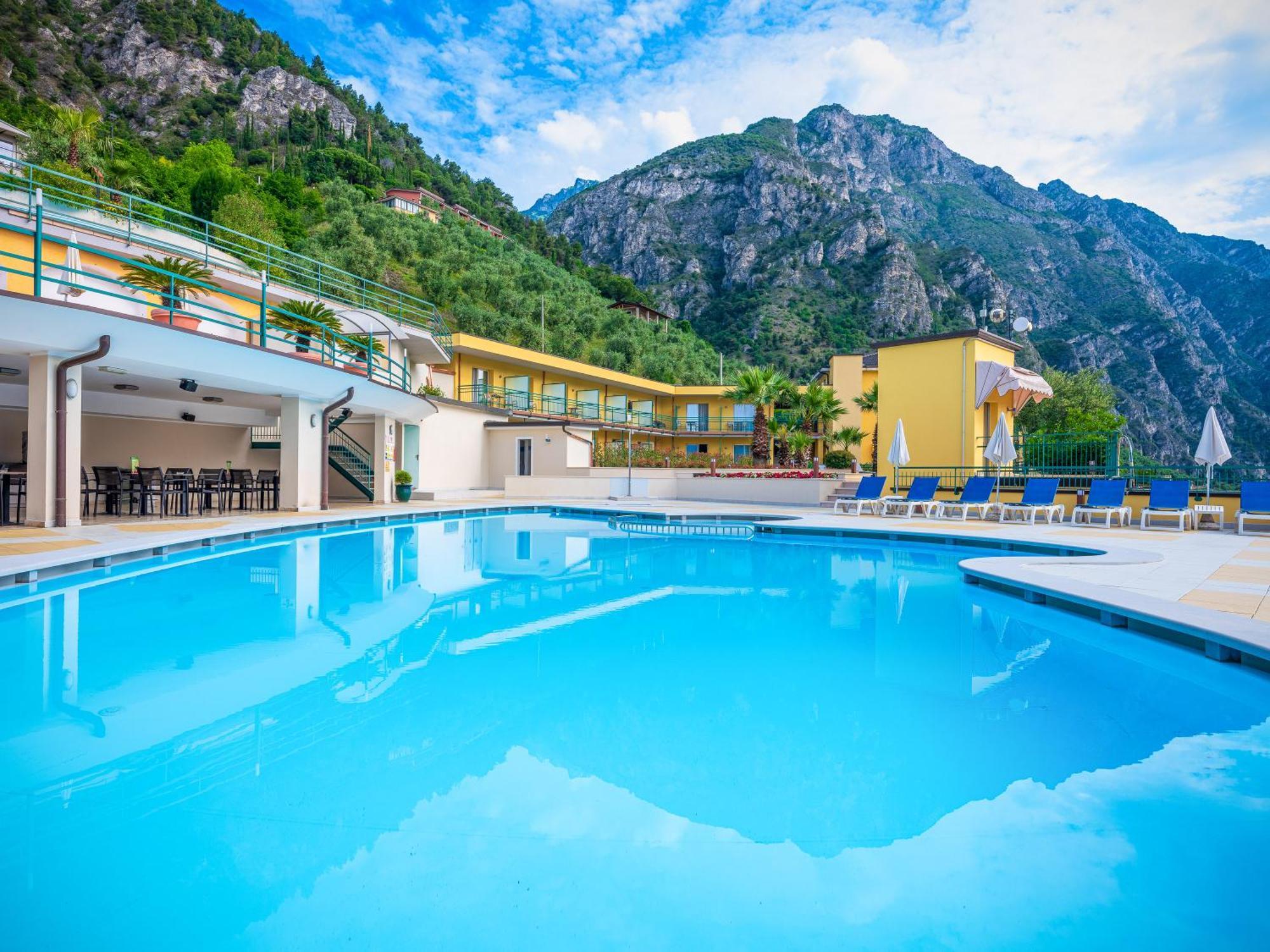 Hotel Cristina Limone sul Garda Exterior photo