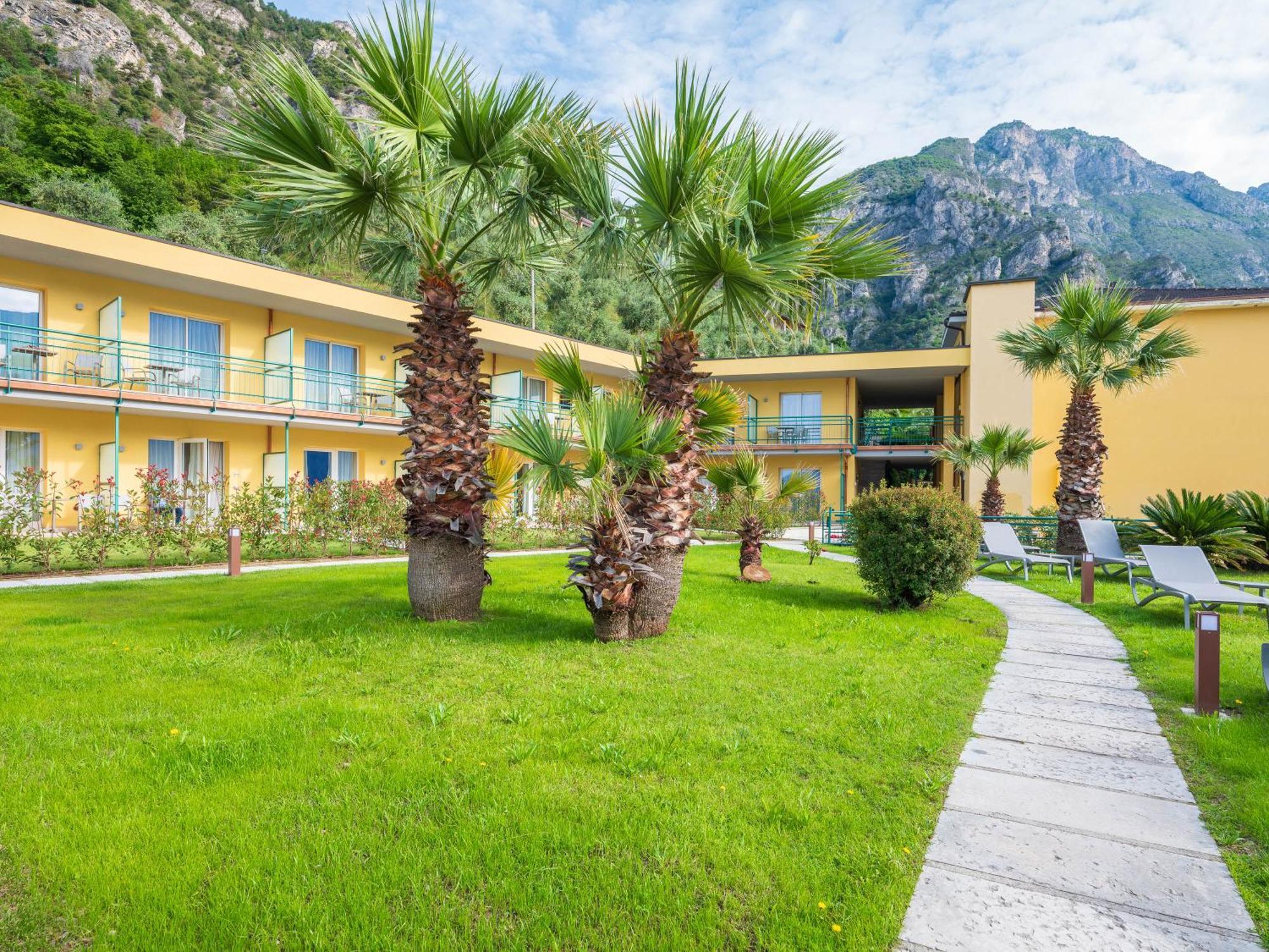 Hotel Cristina Limone sul Garda Exterior photo