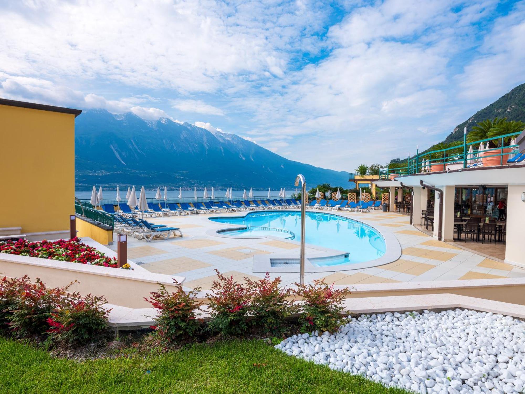 Hotel Cristina Limone sul Garda Exterior photo